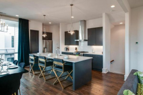 Gulch modern 3 story condo, 2 car garage, rooftop fire pit, security, and view!